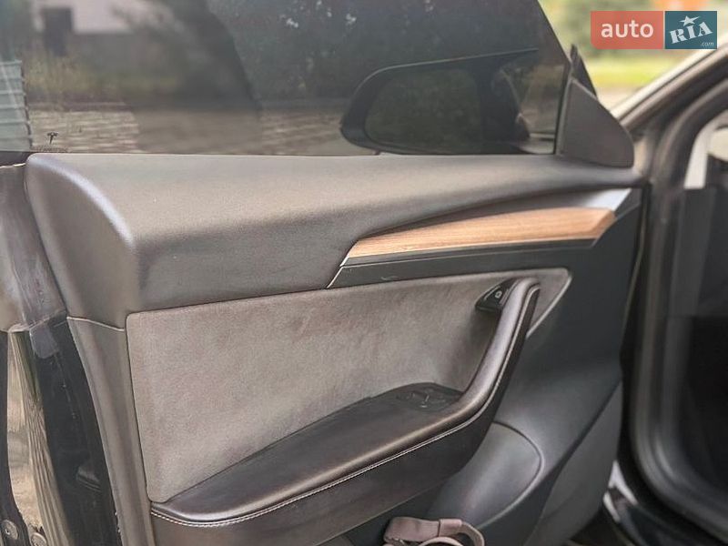 Седан Tesla Model 3 2023 в Хмельницком