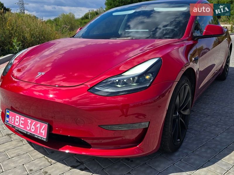 Седан Tesla Model 3 2022 в Ивано-Франковске