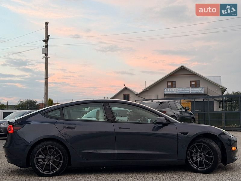 Седан Tesla Model 3 2024 в Дрогобыче