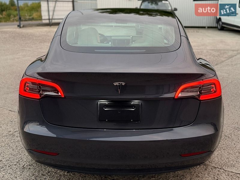 Седан Tesla Model 3 2024 в Дрогобыче