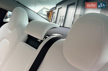 Седан Tesla Model 3 2024 в Дрогобыче