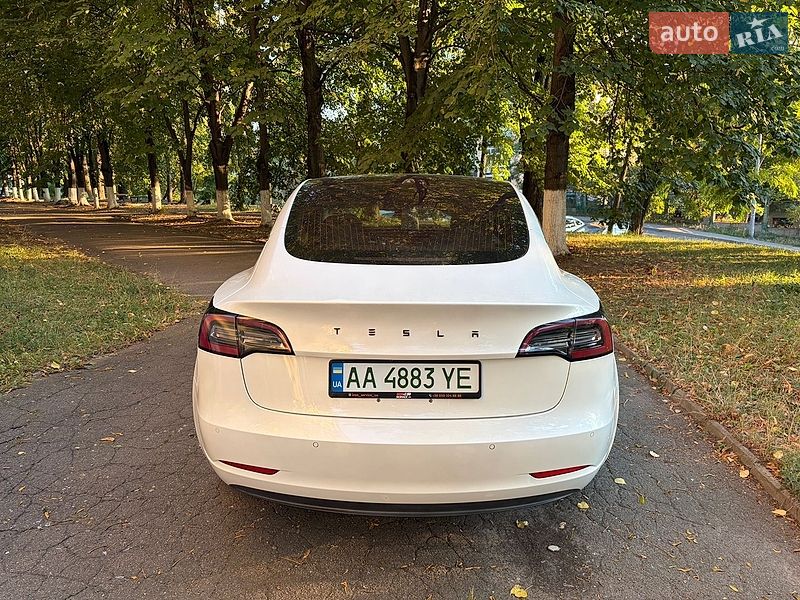 Седан Tesla Model 3 2018 в Киеве