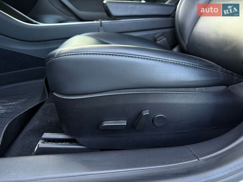 Седан Tesla Model 3 2020 в Стрые