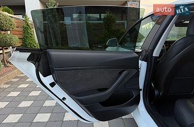 Седан Tesla Model 3 2020 в Стрые