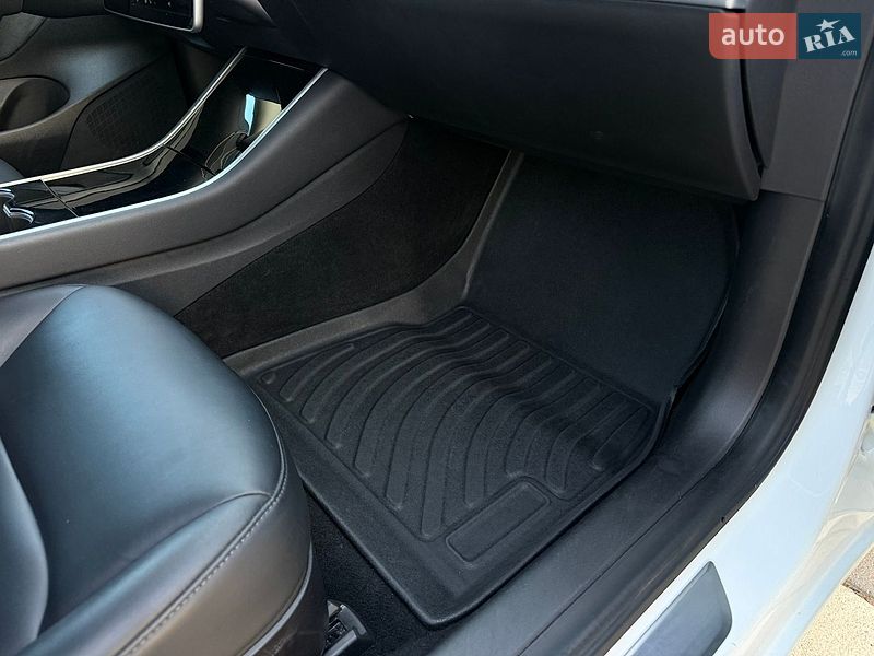 Седан Tesla Model 3 2020 в Стрые