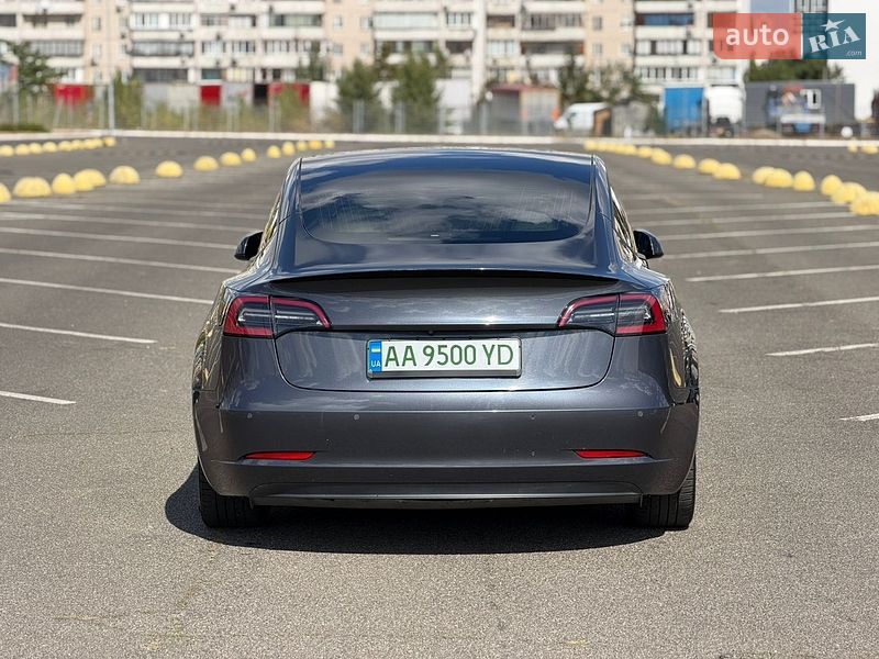 Седан Tesla Model 3 2018 в Києві