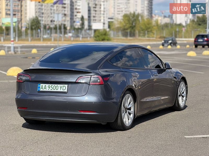 Седан Tesla Model 3 2018 в Києві