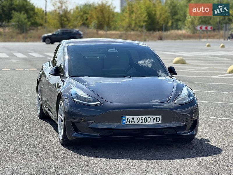 Седан Tesla Model 3 2018 в Києві