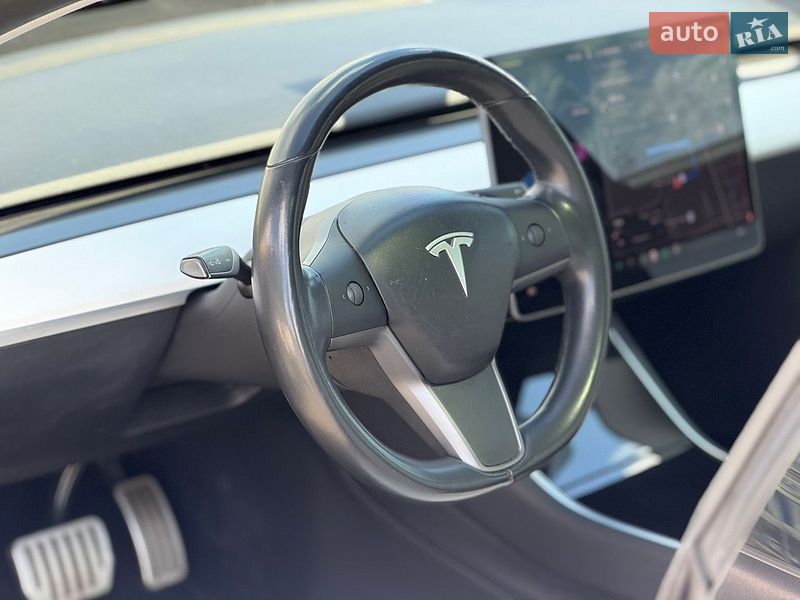 Седан Tesla Model 3 2018 в Києві