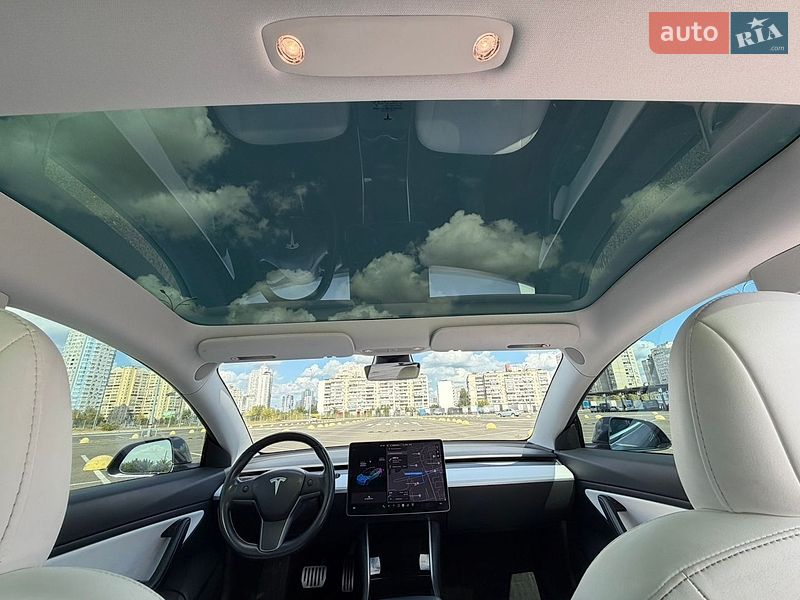Седан Tesla Model 3 2018 в Києві
