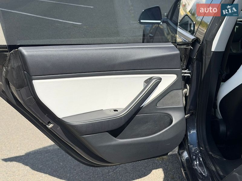 Седан Tesla Model 3 2018 в Києві