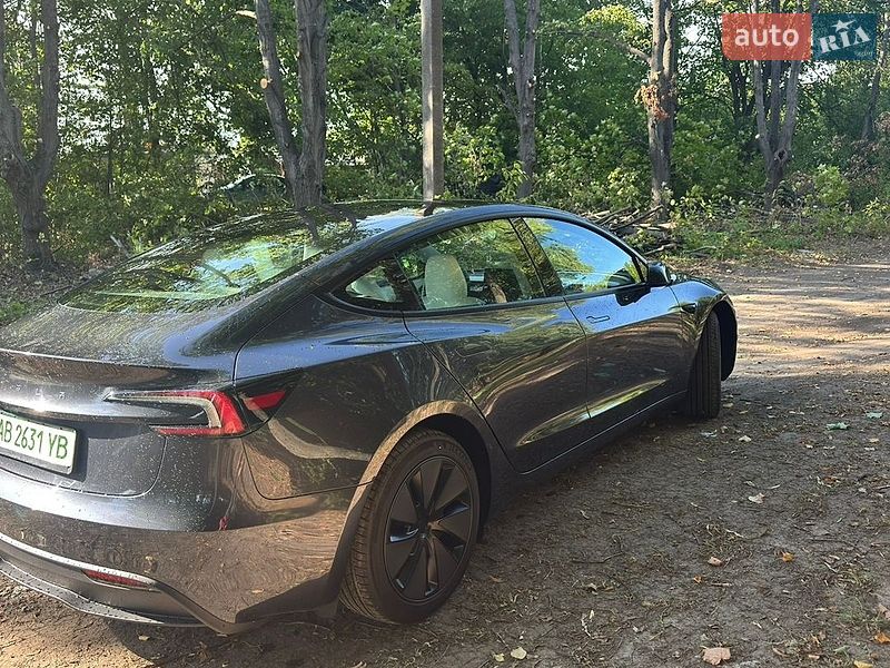 Седан Tesla Model 3 2024 в Виннице