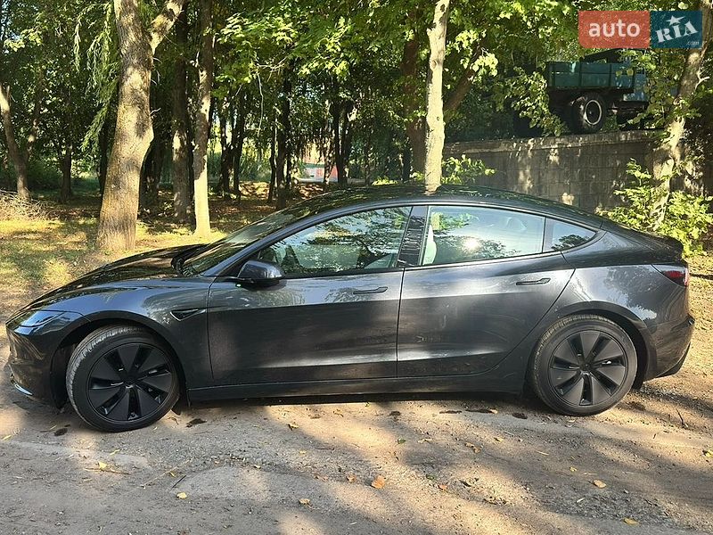 Седан Tesla Model 3 2024 в Виннице