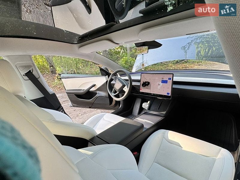 Седан Tesla Model 3 2024 в Виннице