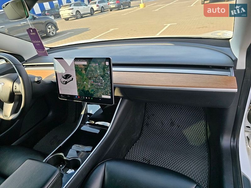 Седан Tesla Model 3 2020 в Дрогобичі