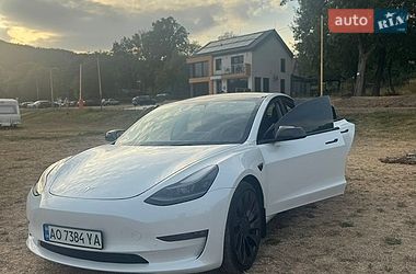 Седан Tesla Model 3 2023 в Ужгороді