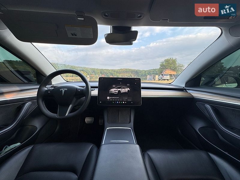 Седан Tesla Model 3 2023 в Ужгороді