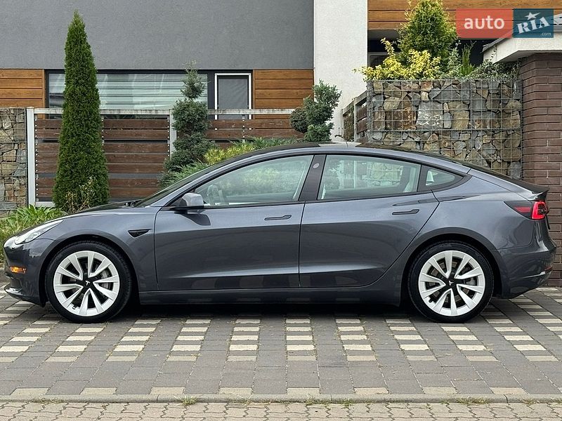 Седан Tesla Model 3 2023 в Стрые