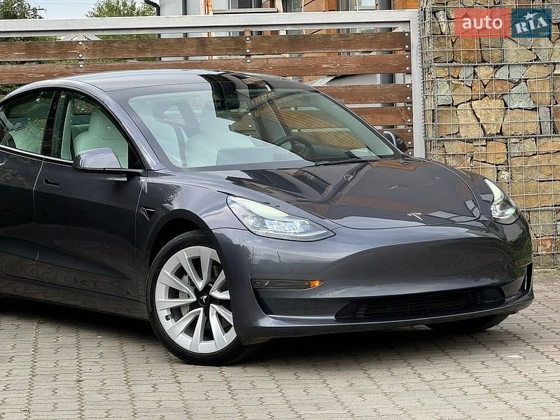 Седан Tesla Model 3 2023 в Стрые
