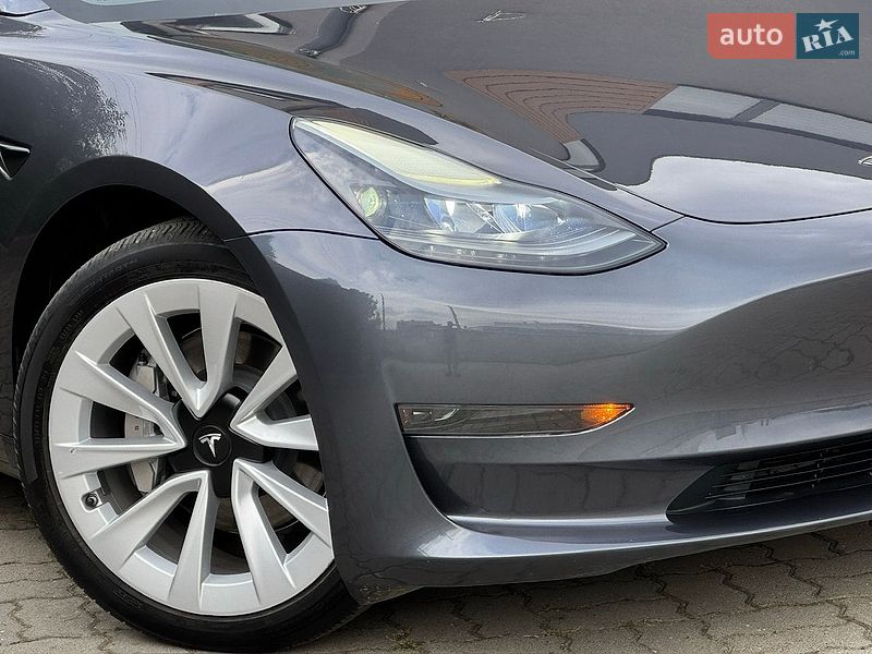Седан Tesla Model 3 2023 в Стрые