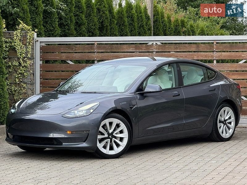 Седан Tesla Model 3 2023 в Стрые