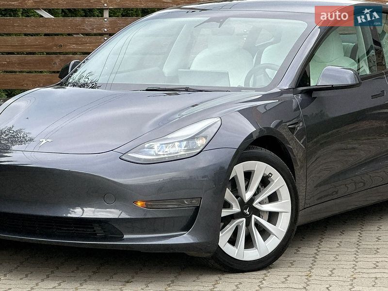 Седан Tesla Model 3 2023 в Стрые