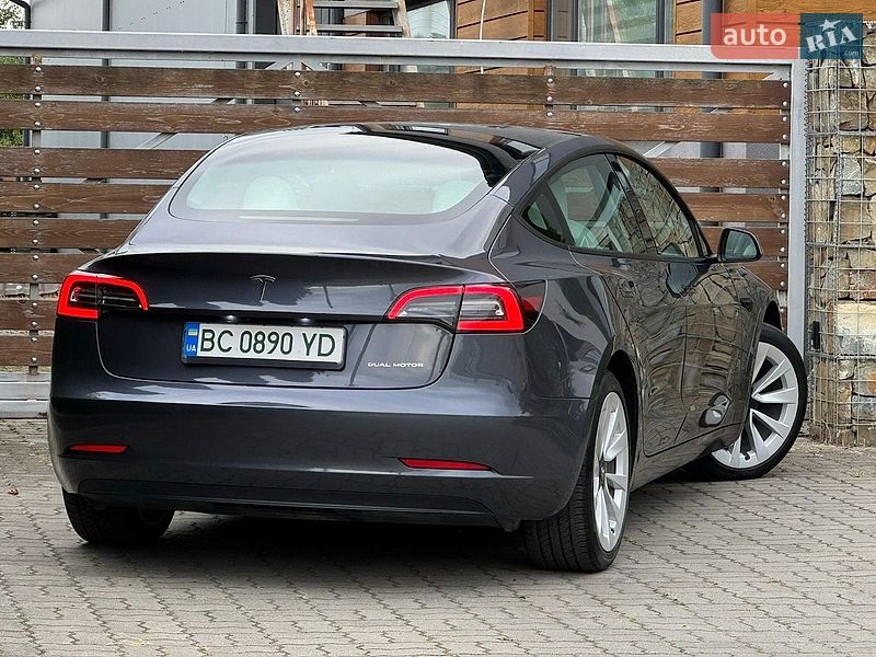 Седан Tesla Model 3 2023 в Стрые