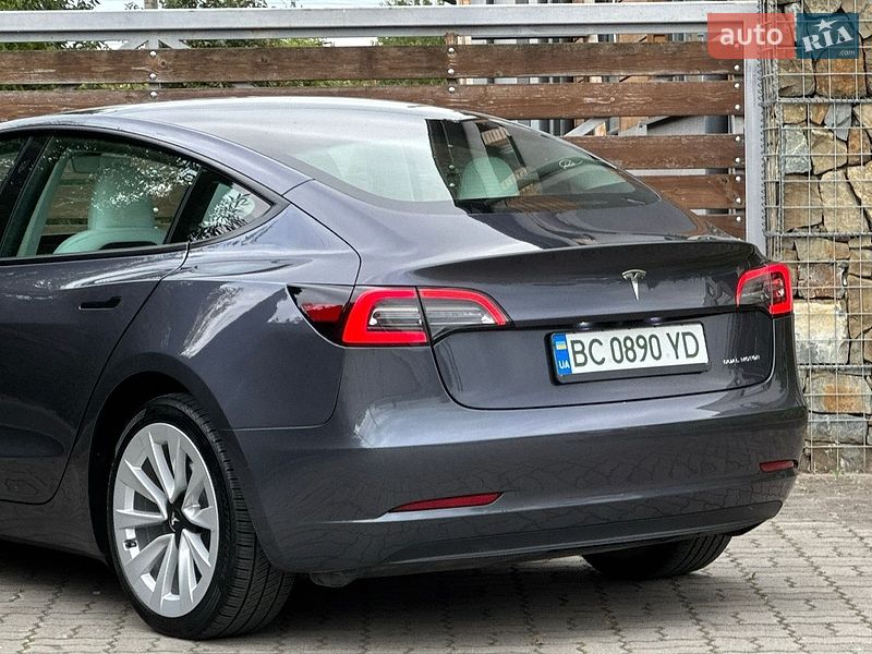 Седан Tesla Model 3 2023 в Стрые