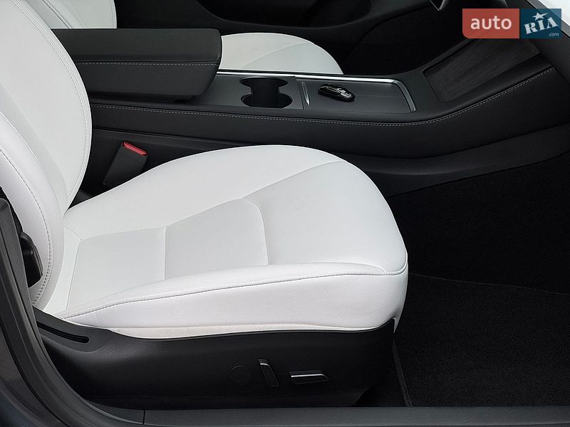 Седан Tesla Model 3 2023 в Стрые