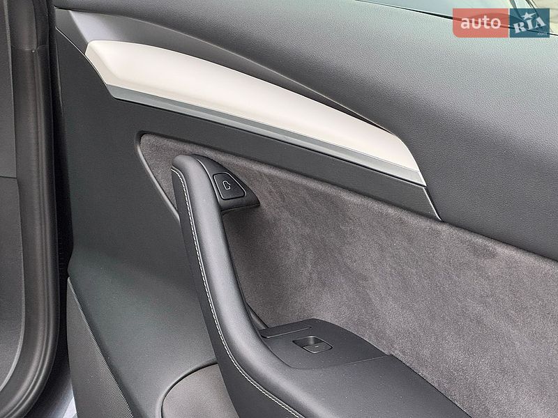 Седан Tesla Model 3 2023 в Стрые