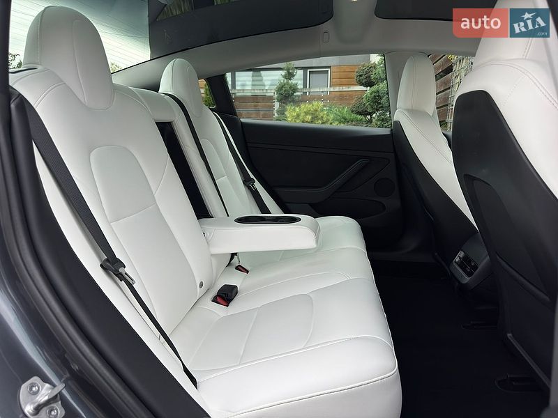 Седан Tesla Model 3 2023 в Стрые