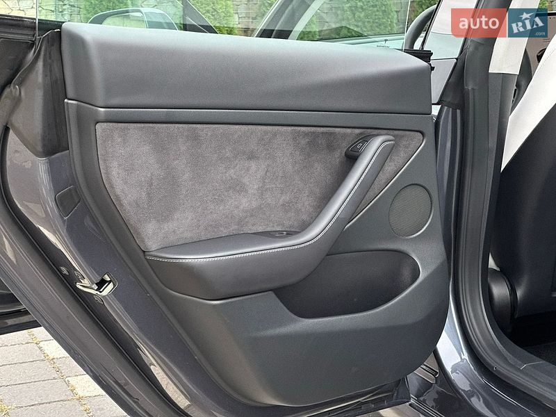 Седан Tesla Model 3 2023 в Стрые