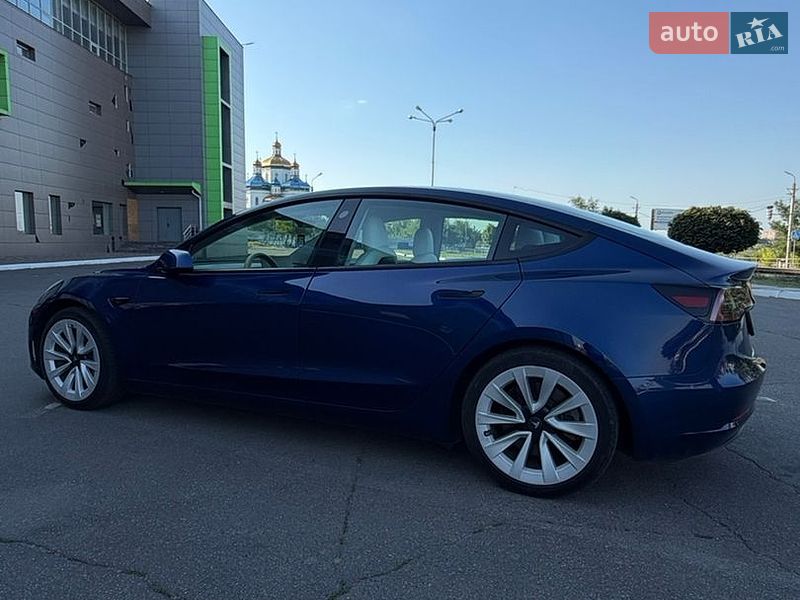 Седан Tesla Model 3 2021 в Кривому Розі