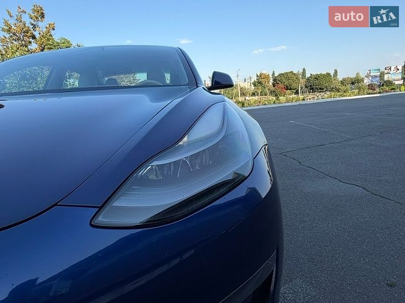 Седан Tesla Model 3 2021 в Кривому Розі