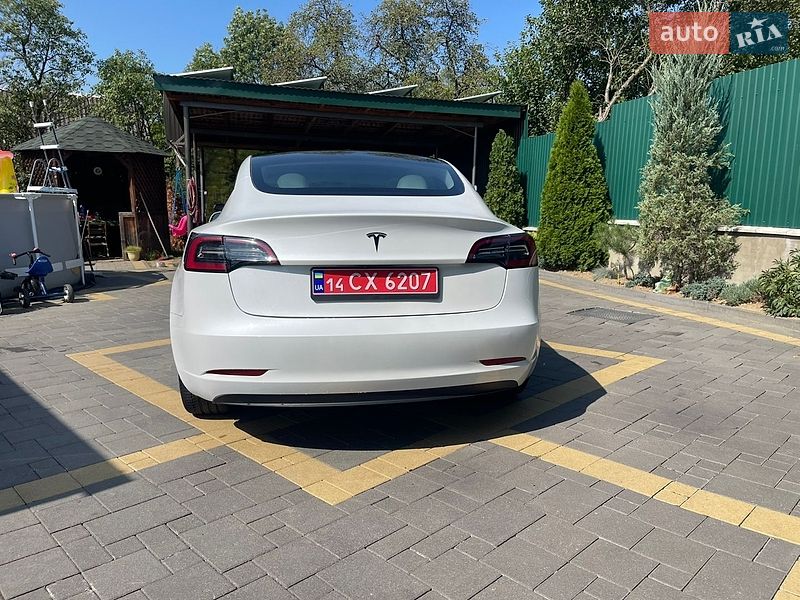 Седан Tesla Model 3 2023 в Моршине