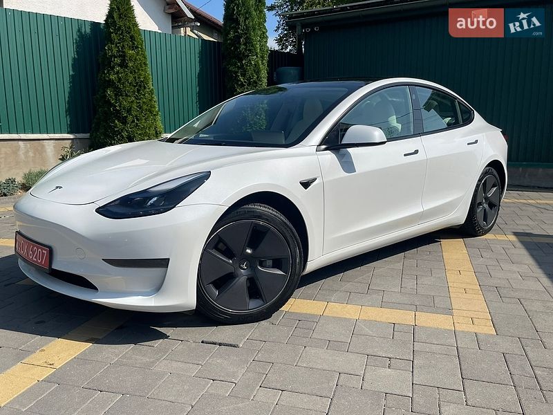 Седан Tesla Model 3 2023 в Моршине