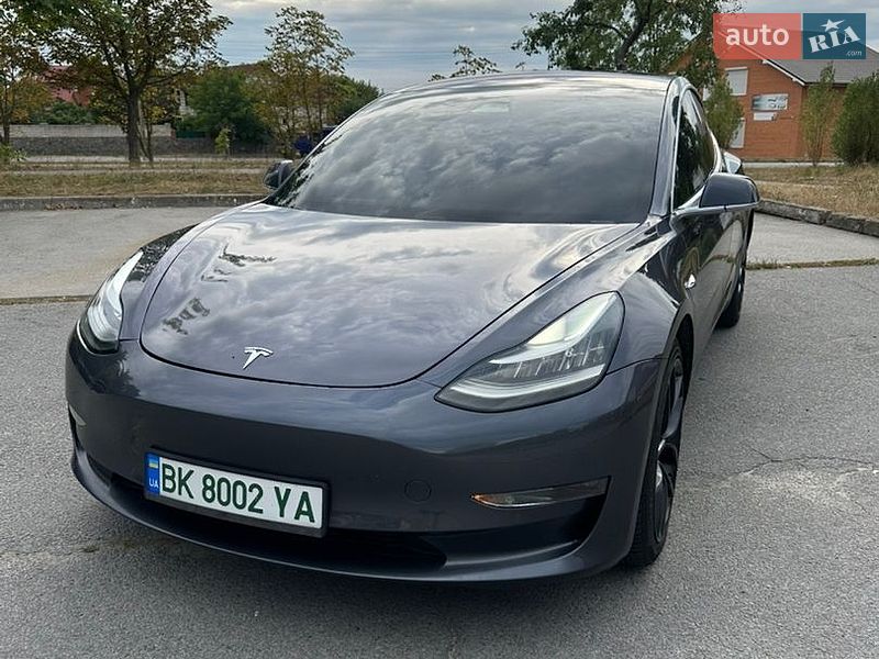 Седан Tesla Model 3 2018 в Звягеле