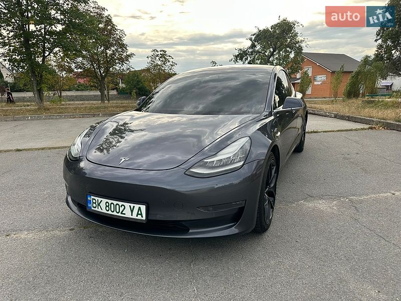 Седан Tesla Model 3 2018 в Звягеле