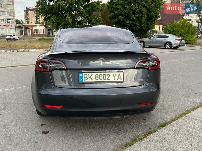 Седан Tesla Model 3 2018 в Звягеле