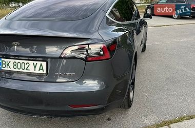 Седан Tesla Model 3 2018 в Звягеле