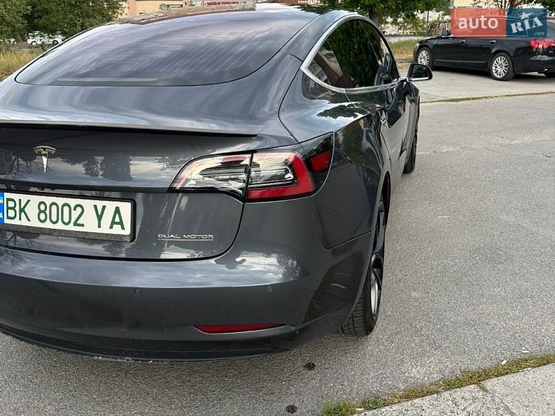 Седан Tesla Model 3 2018 в Звягеле