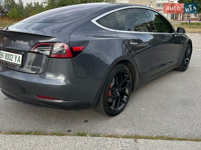 Седан Tesla Model 3 2018 в Звягеле