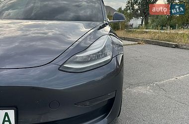 Седан Tesla Model 3 2018 в Звягеле