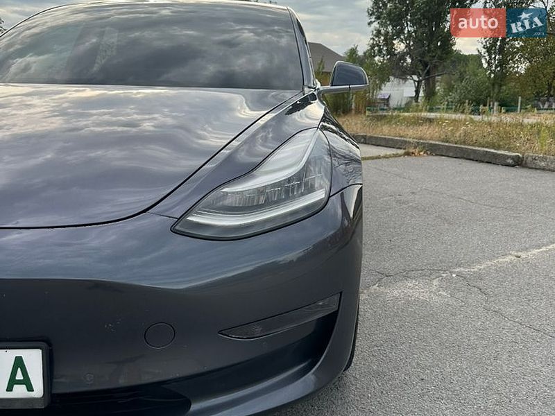 Седан Tesla Model 3 2018 в Звягеле