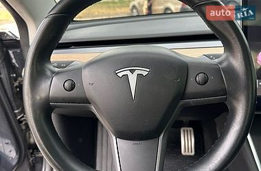 Седан Tesla Model 3 2018 в Звягеле