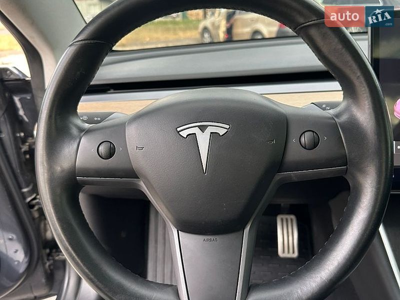 Седан Tesla Model 3 2018 в Звягеле