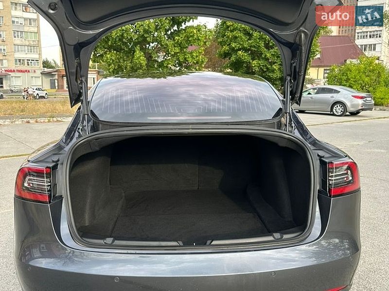 Седан Tesla Model 3 2018 в Звягеле