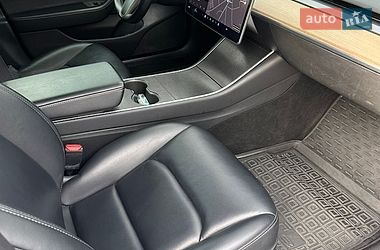 Седан Tesla Model 3 2018 в Звягеле