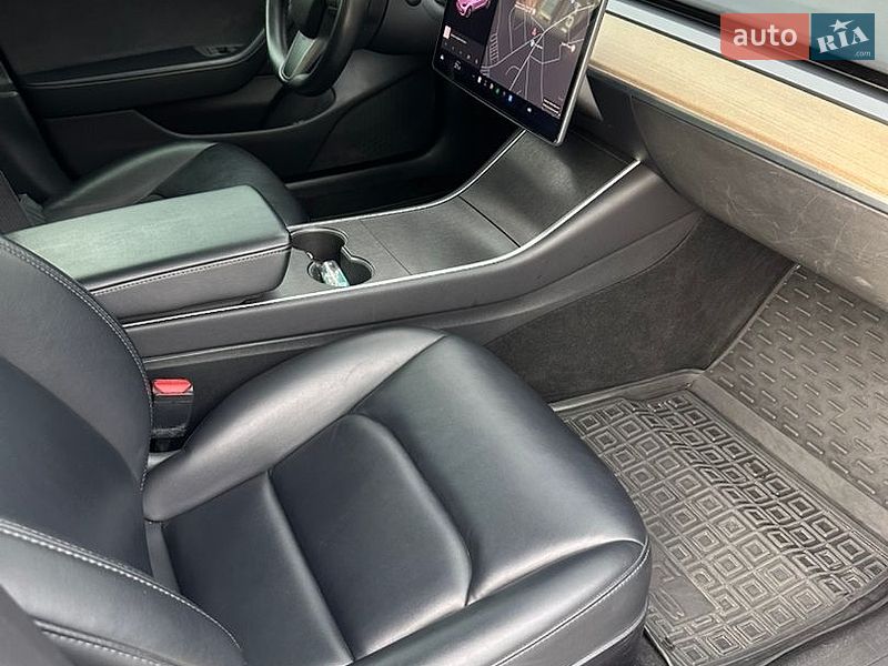 Седан Tesla Model 3 2018 в Звягеле