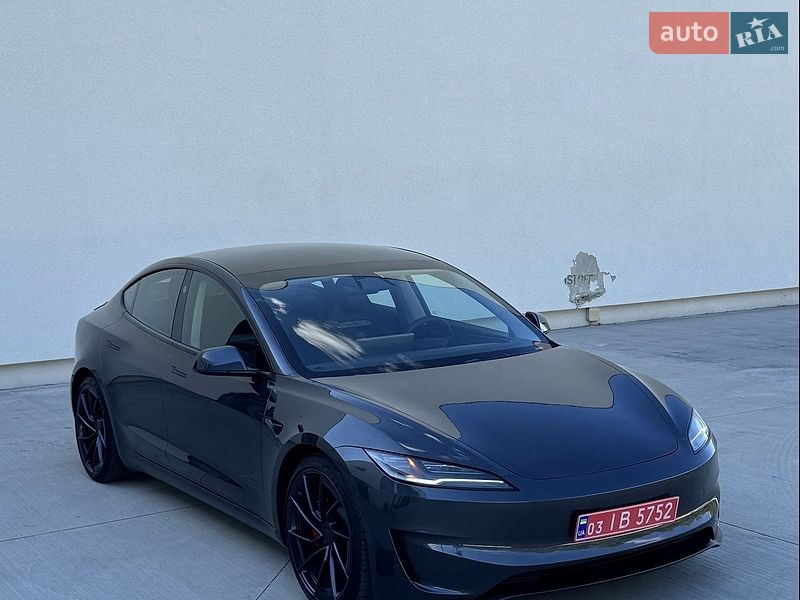 Седан Tesla Model 3 2024 в Луцке